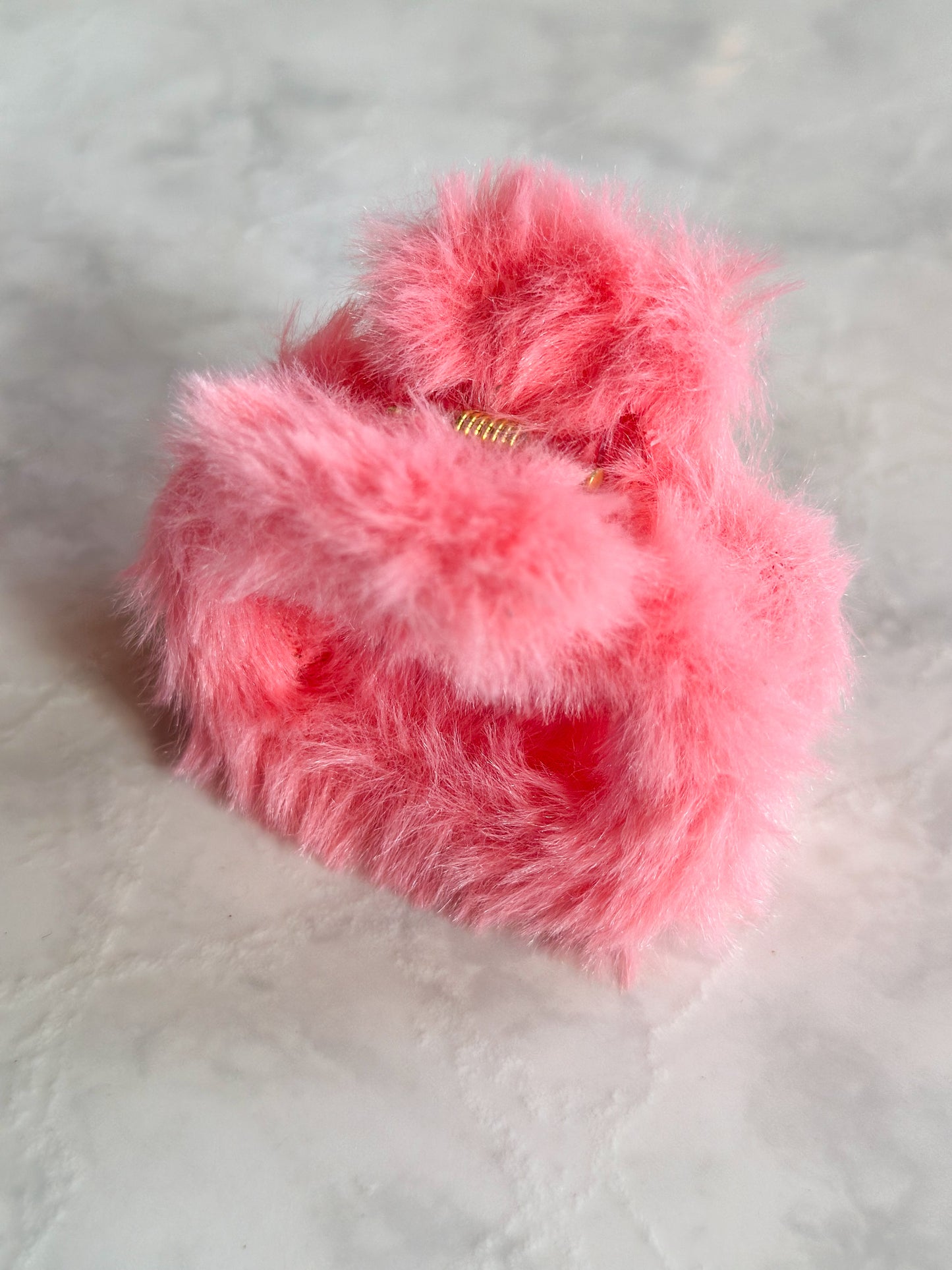 Pinza peluche coral