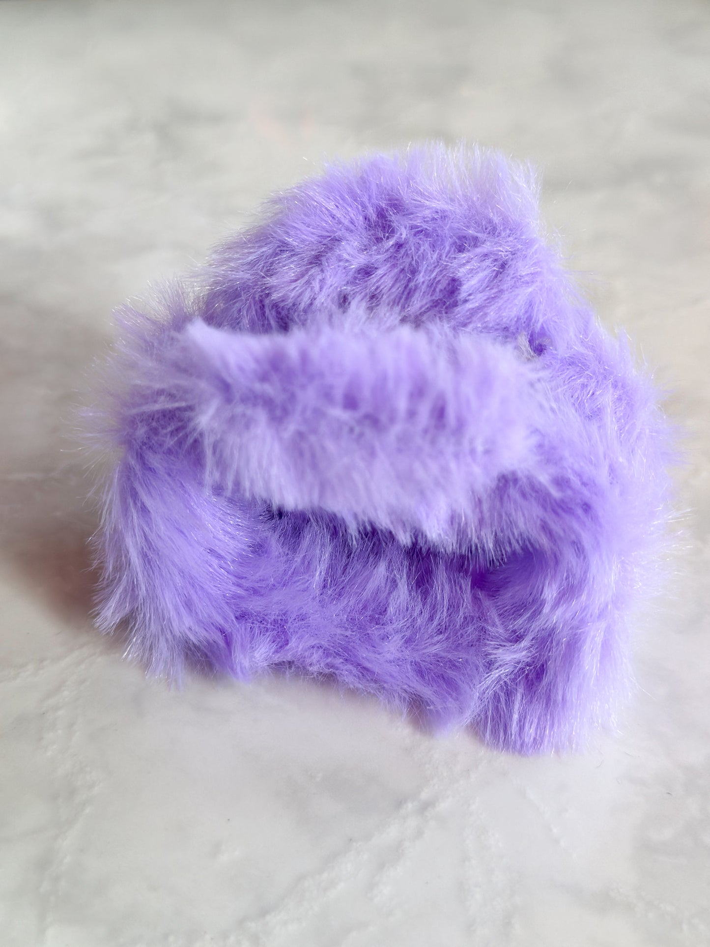 Pinza de peluche morada