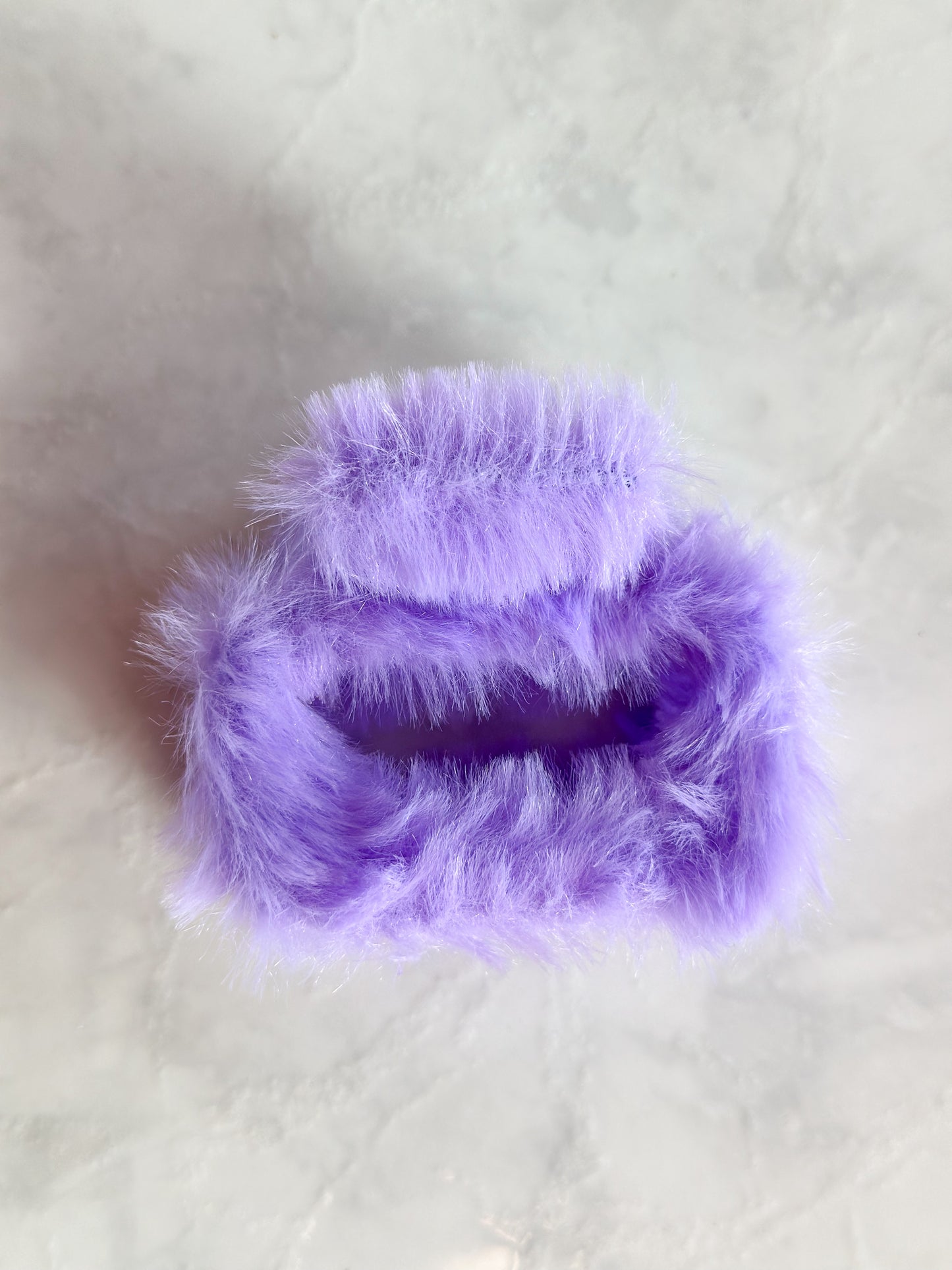 Pinza de peluche morada